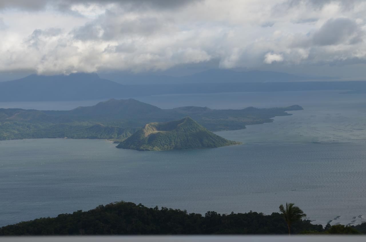 Holy Family Condo At Wind Residences,Tagaytay 따가이따이 외부 사진
